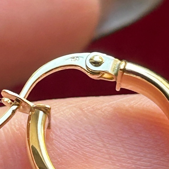 BRANDNEW 18K LOOP EARRINGS YELLOW GOLD WITH STAMP!! - Picture 3 of 3